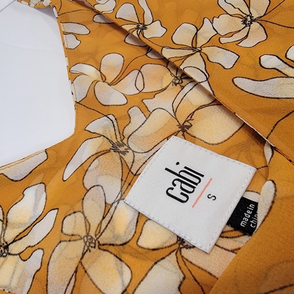 CAbi Thrive Blouse #3598 Butterscotch Yellow Floral Size Small - Picture 10 of 15